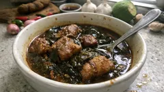 แกงหมูใบชะมวงสูตรบ้านๆ เปรี้ยวกลมกล่อม เคี่ยวหมูนุ่ม กินกับข้าวร้อนๆ อร่อยมาก