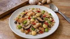 ข้าวผัดเม็ดบัวหอมเห็ดหอม สูตรทำง่าย ได้ความนุ่มหนึบอร่อยลงตัว