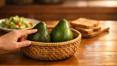 อะโวคาโดกินยังไงให้พอดี เลือกให้สุกอร่อยและได้ประโยชน์เต็มคำ