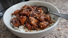 ข้าวหน้าไก่เทอริยากิแบบโฮมเมด หนังหอม ซอสเคลือบข้าวกำลังดี