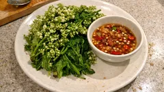 สะเดาน้ำปลาหวาน ทำง่ายแบบบ้าน ๆ พร้อมเคล็ดลับลวกให้ขมน้อย กินอร่อยครบรส